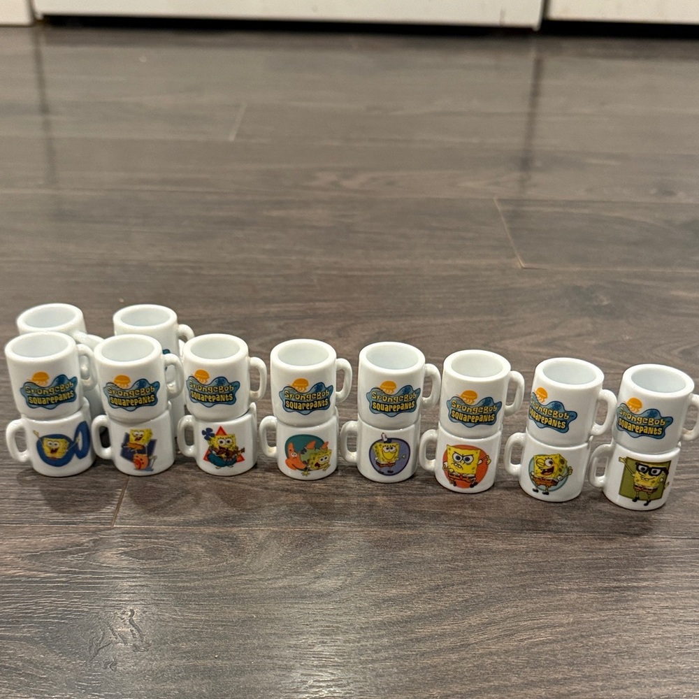 SpongeBob Set of 8 Miniature White Mugs with Cartoon Designs 1:21